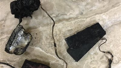 انفجار شاحن هاتف يحرق غرفة بشقة سكنية (صور)