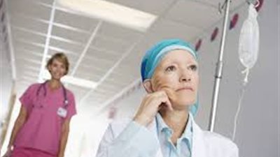 طبيبان فرنسيان يستعرضان قدرتهما على شفاء 80% من مرضى السرطان