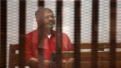 استئناف محاكمة مرسي وآخرين في «اقتحام السجون»