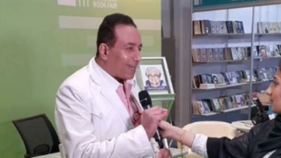 كاتب مصري يشارك في معرض أبوظبي للكتاب بالسيرة الذاتية لـ«أنيس منصور»