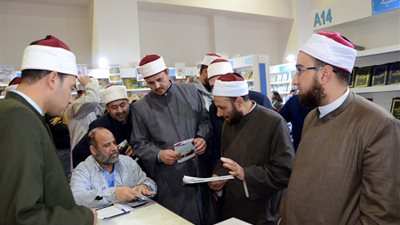 الأوقاف تنظم زيارة للأئمة في معرض الكتاب (صور)