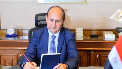 وزير الصناعة يبحث مع وفد «التمويل الدولية» تنفيذ برامج تنموية