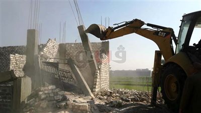 إزالة 23 حالة تعد على أملاك الدولة في سوهاج (صور)