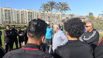 رئيس سموحة يحفز لاعبيه قبل مواجهة الأهلي (صور)