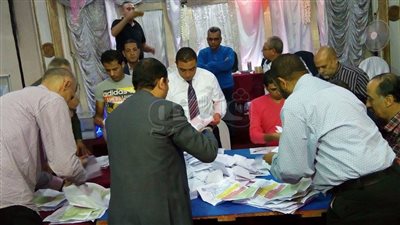 بالصور.. بدء أعمال فرز الأصوات بانتخابات المريخ البورسعيدي