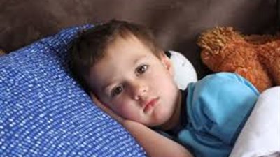 الصبر وإظهار الحب.. أشياء يحتاجها طفلك في مرضه