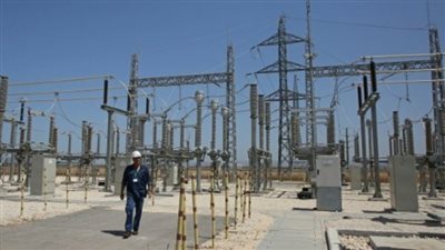 الكهرباء بعد عام من التعويم.. 40 % أعباء مالية في الاستيراد بقيمة 5.6 مليارات جنيه.. زيادة أسعار الشرائح بنسبة 35%.. تحمل الموازنة 19 مليار جنيه إضافية للدعم.. وارتفاع تكلفة إنتاج الكيلووات للضعف