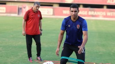 قمصان يقود مران مستبعدي الأهلي أمام وفاق سطيف