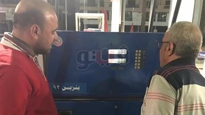 حملات تفتيشية على محطات الوقود بالجيزة لضبط الأسعار (صور)