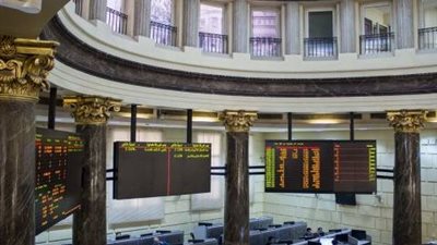 تعويم الجنيه في ميزان الغرف التجارية بعد عام من القرار.. «تقرير»