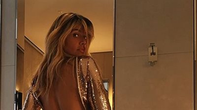 زينة عاشور تتألق بفستان ذهبي في عيد ميلادها