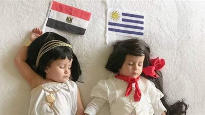 جلسة تصوير لتوءم مستوحاة من الزي التقليدي للمنتخبات بكأس العالم (صور)