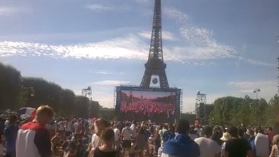 بالفيديو..منطقة المشجعين في باريس كاملة العدد قبل نهائي اليورو