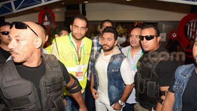 بالفيديو.. تامر حسني يحيي حفل السوبر الإماراتي بين الجزيرة والأهلي