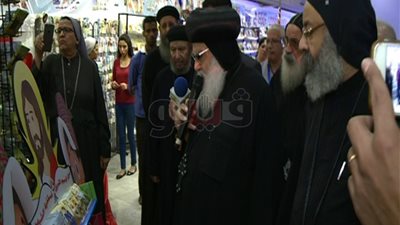 بالصور.. أسقف الشباب يفتتح معرض «الكتاب القبطي الأرثوذكسي»