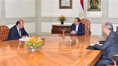 تفاصيل لقاء الرئيس ووزير التموين.. السيسي يبحث توفير السلع الغذائية الأساسية للمواطنين.. يشدد على محاسبة المتورطين في مخالفات توريد القمح.. يكلف بتخفيف الأعباء على محدودي الدخل.. يناقش مشروع «جمع