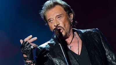 المطرب الفرنسي جوني هاليداي ينظم جولة غنائية رغم مرضه