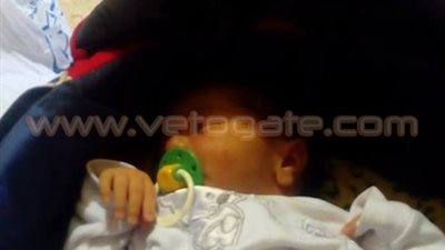 بالصور.. العثور على طفل رضيع أمام عقار بـ«زمزم» في بورسعيد