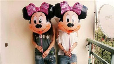 «هيفاء وهبي» على كورنيش «المنيل» بوجه ميكي ماوس