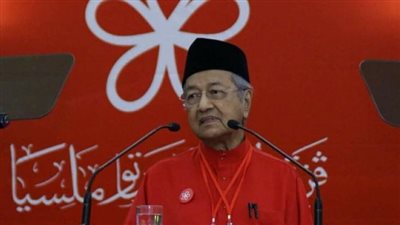 مهاتير محمد.. رجل الإسلاميين بماليزيا يسقط سياسيا (صور)