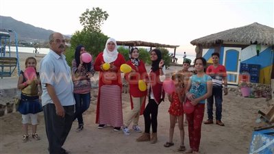 بالصور.. «ثقافة نويبع» توزع الهدايا العينية على الحضور بحفل ختام العيد