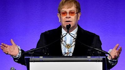 إلتون جون يهاجم فلاديمير بوتين: 