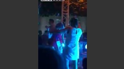 بالفيديو.. عجوز تهزم فتاة تحدتها في الرقص