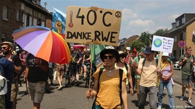 أوروبا تشتعل.. موجة حر تفجر الأزمات وتعطل حياة المواطنين