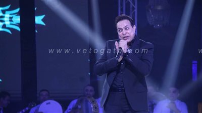 حكيم يشعل حفل رأس السنة بأغنية 