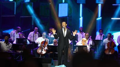 كاظم الساهر يتألق في حفل الساحل الشمالي بعد غياب 13 عاما عن مصر | صور