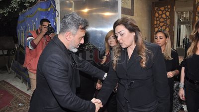 نجوم ونجمات الفن في عزاء والد نهال عنبر بالحامدية الشاذلية (صور)