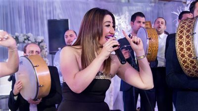 حماقي وبوسي يحييان حفل زفاف أحمد وياسمين