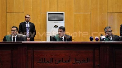 إيداع متهمي «التخابر مع قطر» قفص الاتهام