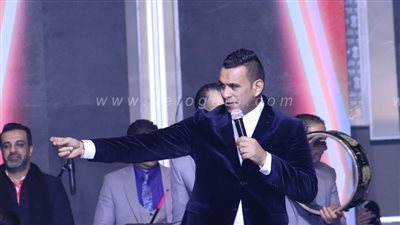 محمود الليثي يطرب جمهوره في رأس السنة بفندق سميراميس | فيديو وصور