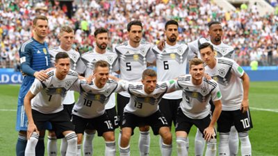 صافرة بولندية لإدارة مباراة ألمانيا والسويد