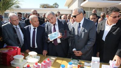 خطة حكومية للنهوض بصناعة السكر.. وزير التموين يفتتح تطوير مصانع قنا بتكلفة 400 مليون جنيه.. ضغط تكلفة الإنتاج للحفاظ على الأسعار.. علاج فوري لمشكلات مزارعي القصب