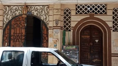 مباحث الجيزة تواصل فك طلاسم «مذبحة أسرة بولاق الدكرور».. مناقشة الشهود وفحص كاميرات المراقبة.. الجيران: فوجئنا بعم صلاح يصرخ «مراتي وبناتي ماتوا».. وشاهد عيان: منتقبة وشاب دخلوا ال