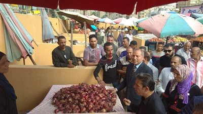 تسكين 28 بائعا في سوق الجراج بحي عين شمس (صور)