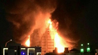 بالفيديو والصور.. حريق يلتهم «برج سلمان» في إيران