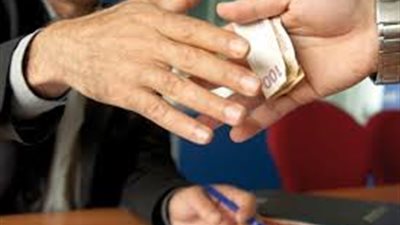 الأمن الكويتي يضبط مصريا متلبسا بدفع رشوة