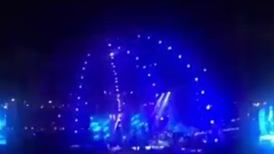 «ما بلاش» والألعاب النارية تشعلان حفل حماقي بالسعودية (فيديو)