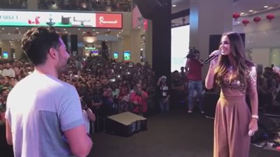 بالفيديو.. جمهور حماقي يحتفلون بعيد ميلاده في دبي