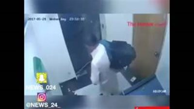 بالفيديو.. لحظة سرقة باكستاني لعامل في صراف آلي بطريقة مروعة