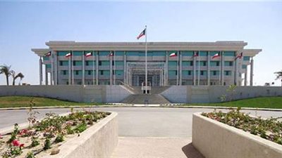 ترحيل مصري من الكويت اعترض على زيادة الرسوم الصحية للوافدين