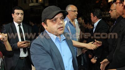 صلاح عبد الله و«عدوية» و«هنيدي» يصلون عزاء وائل نور