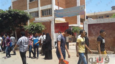 بالصور.. ارتياح بين طلاب الثانوية عقب انتهاء امتحان الجبر بالقليوبية