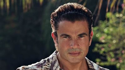 الشاعر تامر حسين: «عمرو دياب مؤسسة كلنا بنخدمها»