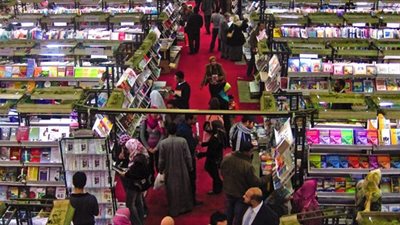 اتحاد طلاب تجارة القاهرة يوزع تذاكر مجانية لمعرض الكتاب