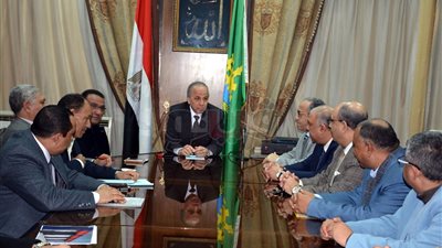 محافظ القليوبية يلتقي رئيس هيئة المترو لإنشاء باكيات للباعة الجائلين