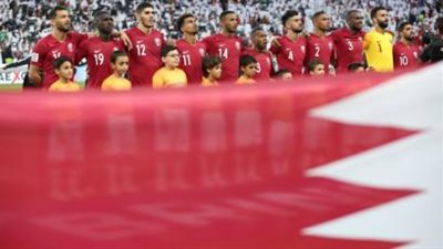 حقيقة القبض على بريطاني ارتدى قميص قطر بكأس أمم آسيا في الإمارات
